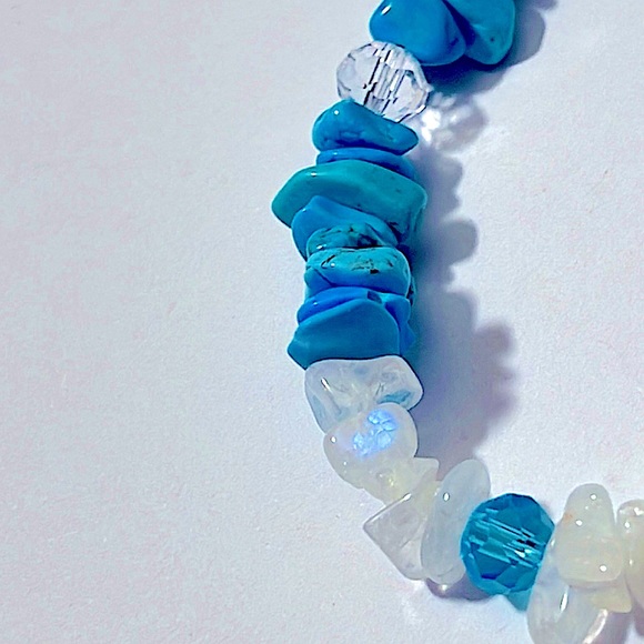 ➡️BOGO!!⬅️ Rainbow Moonstone, Blue Howlite, Swarovski Crystal & Charm Bracelet - Picture 6 of 16